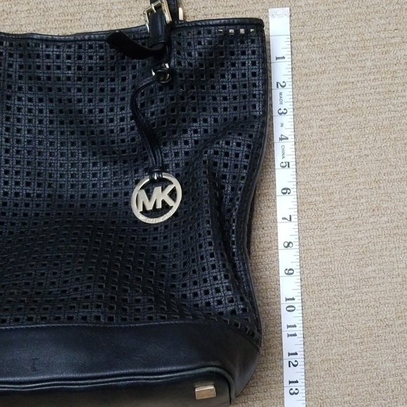 Michael Kors perforated bag - Picture 7 of 8